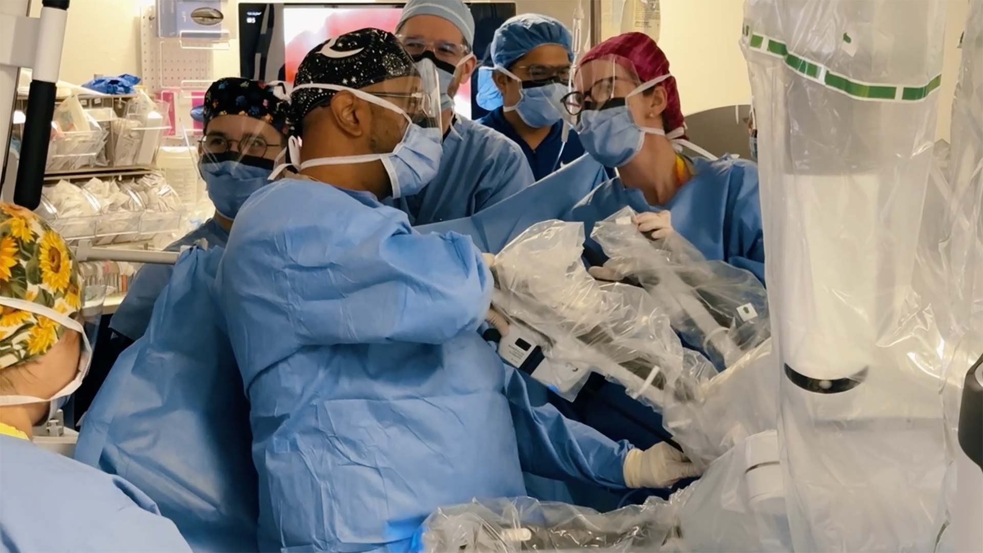North York General Surgical team performing our first Robotic Surgery with the Davinci Surgical Robot
